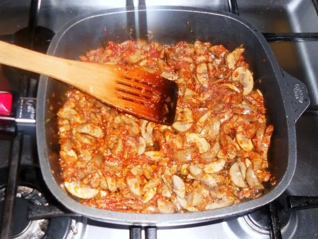 Rezept: Feines Nierenragout à la "Oòrndrasch" .....( Rzpt. um 1980) Bild Nr. 29 Feines Nierenragout à la "Oòrndrasch" .....( Rzpt. um 1980) - Rezept - Bild Nr. 29