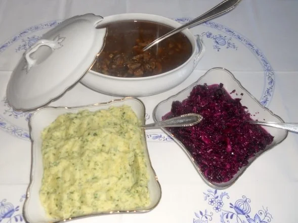 Rezept: Feines Nierenragout à la "Oòrndrasch" .....( Rzpt. um 1980) Feines Nierenragout à la "Oòrndrasch" .....( Rzpt. um 1980) - Rezept