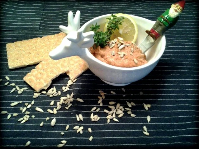 vegetarischer Brotaufstrich ( Tomate Kräuter) - Rezept