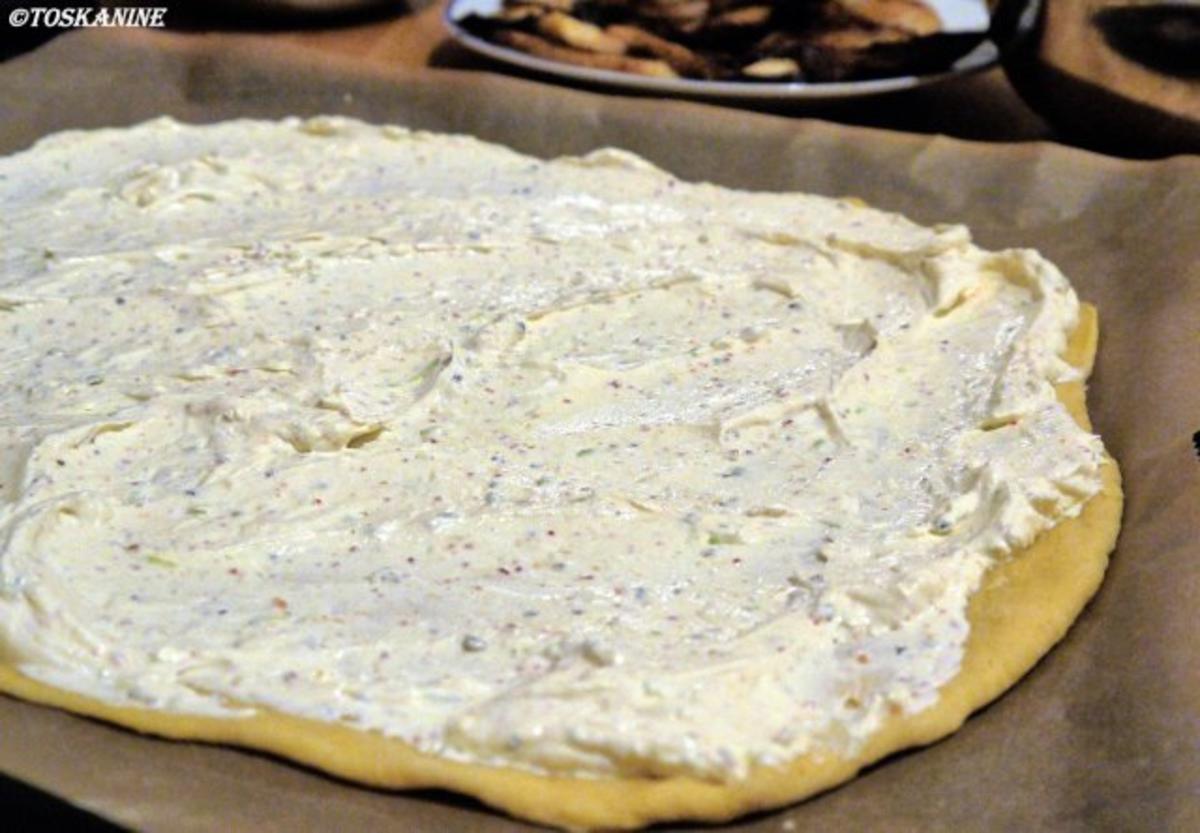 Flammkuchen mit Kräuterseitlingen - Rezept - Bild Nr. 13