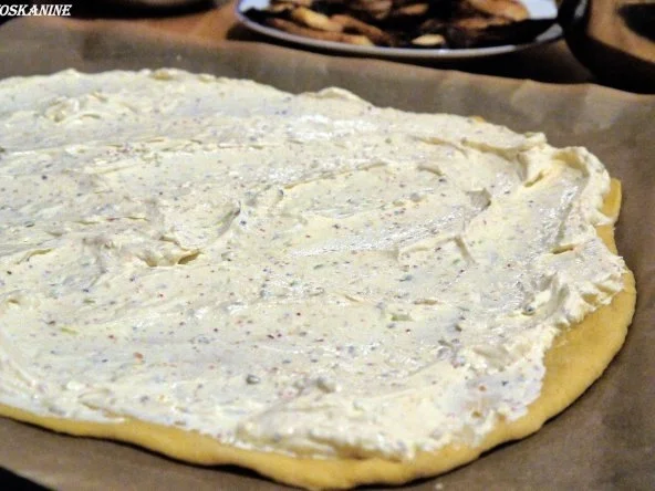 Flammkuchen mit Kräuterseitlingen - Rezept - Bild Nr. 13