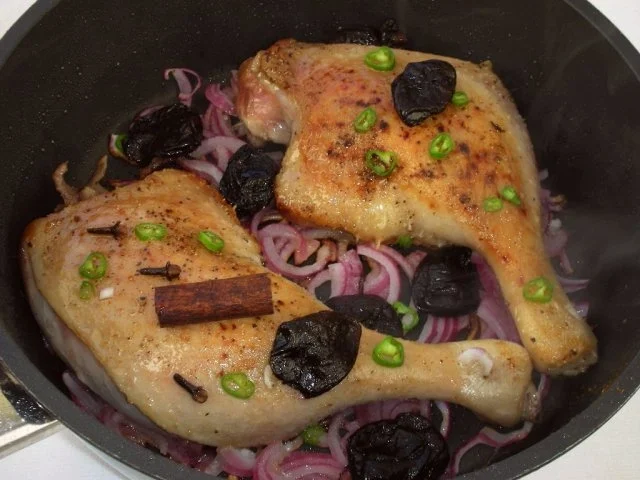 Rezept: Barbarie-Entenkeulen mit Portwein-Preiselbeersauce und Kartoffelteig-Sternen Bild Nr. 6 Barbarie-Entenkeulen mit Portwein-Preiselbeersauce und Kartoffelteig-Sternen - Rezept - Bild Nr. 6