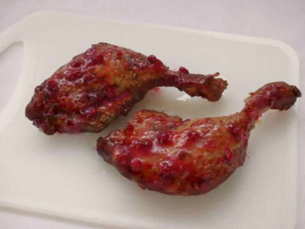 Barbarie Entenkeulen mit Portwein Preiselbeersauce und Kartoffelteig ...