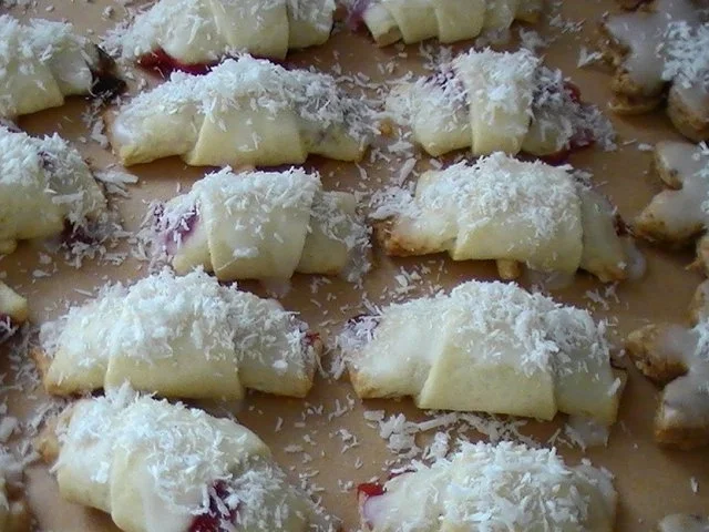 Rezept: Kirschhörnchen Bild Nr. 2 Kirschhörnchen - Rezept - Bild Nr. 2