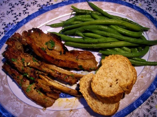 Lammkoteletts und grüne Bohnen ... - Rezept