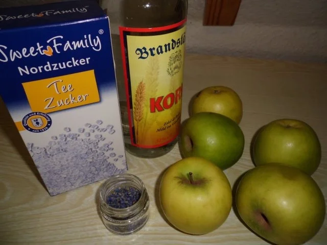 Rezept: Liköre: Apfellikör mit Lavendel Bild Nr. 2 Liköre: Apfellikör mit Lavendel - Rezept - Bild Nr. 2