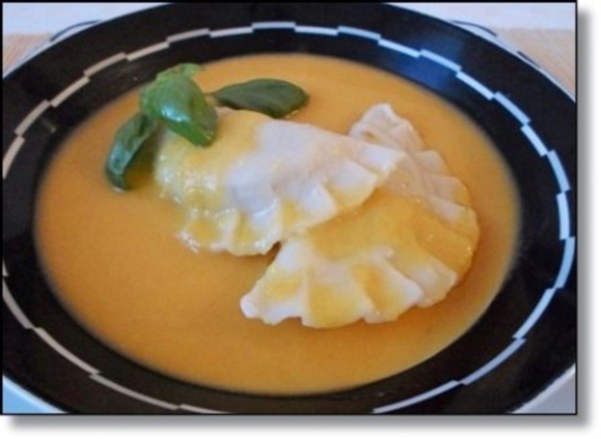 Hausgemachte Ravioli mit Muskatkürbis-Füllung  als perfekte Suppeneinlage - Rezept - Bild Nr. 2