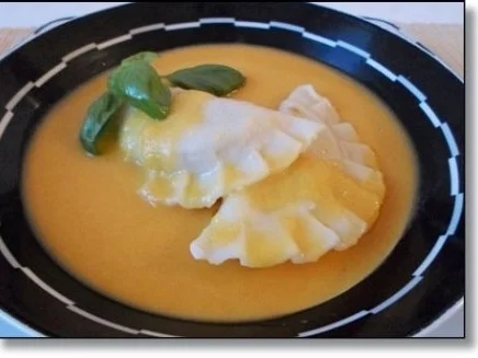 Hausgemachte Ravioli mit Muskatkürbis-Füllung  als perfekte Suppeneinlage - Rezept - Bild Nr. 2