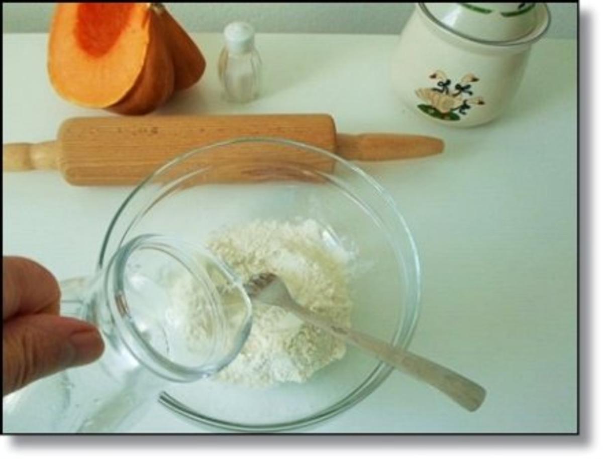 Hausgemachte Ravioli mit Muskatkürbis-Füllung  als perfekte Suppeneinlage - Rezept - Bild Nr. 4