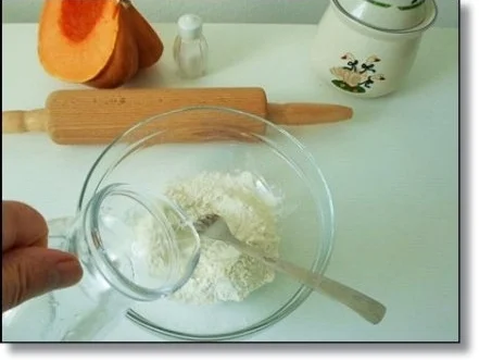 Hausgemachte Ravioli mit Muskatkürbis-Füllung  als perfekte Suppeneinlage - Rezept - Bild Nr. 4