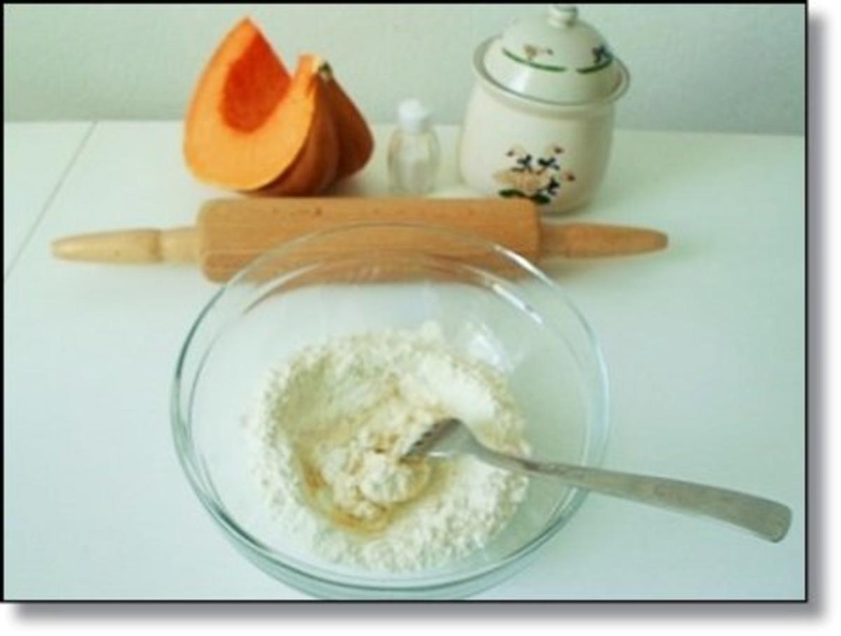 Hausgemachte Ravioli mit Muskatkürbis-Füllung  als perfekte Suppeneinlage - Rezept - Bild Nr. 5