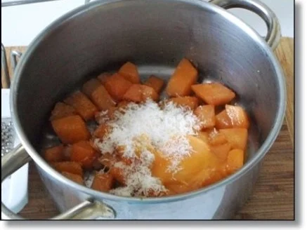 Hausgemachte Ravioli mit Muskatkürbis-Füllung  als perfekte Suppeneinlage - Rezept - Bild Nr. 16