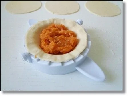 Hausgemachte Ravioli mit Muskatkürbis-Füllung  als perfekte Suppeneinlage - Rezept - Bild Nr. 22