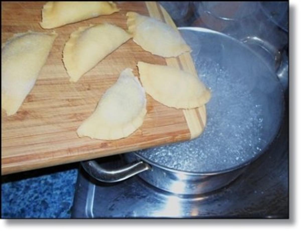 Hausgemachte Ravioli mit Muskatkürbis-Füllung  als perfekte Suppeneinlage - Rezept - Bild Nr. 26