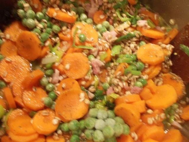 Rezept: Dinkelsuppe mit Dörrfleisch und Gemüse Bild Nr. 6 Dinkelsuppe mit Dörrfleisch und Gemüse - Rezept - Bild Nr. 6