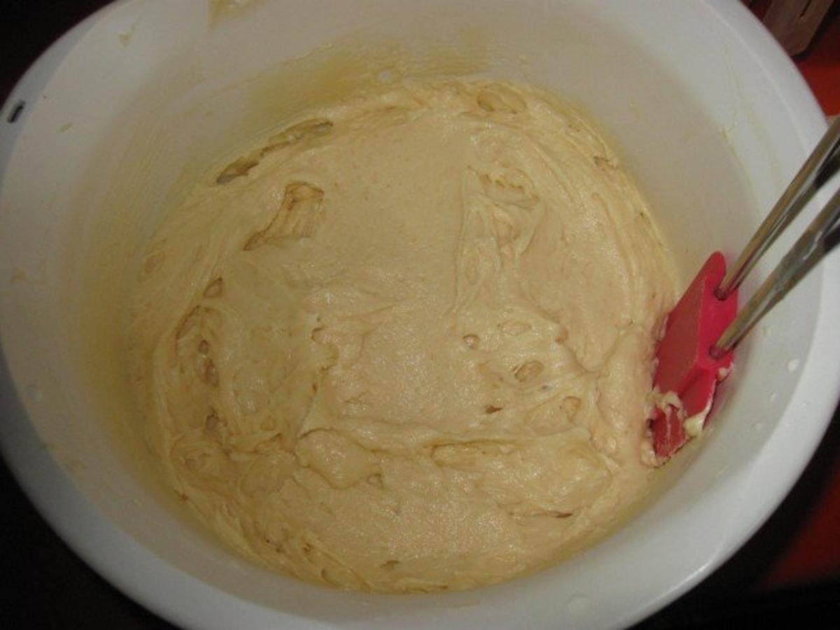 Gugelhupf mit Sultaninen - schnell &amp; einfach - von manschie