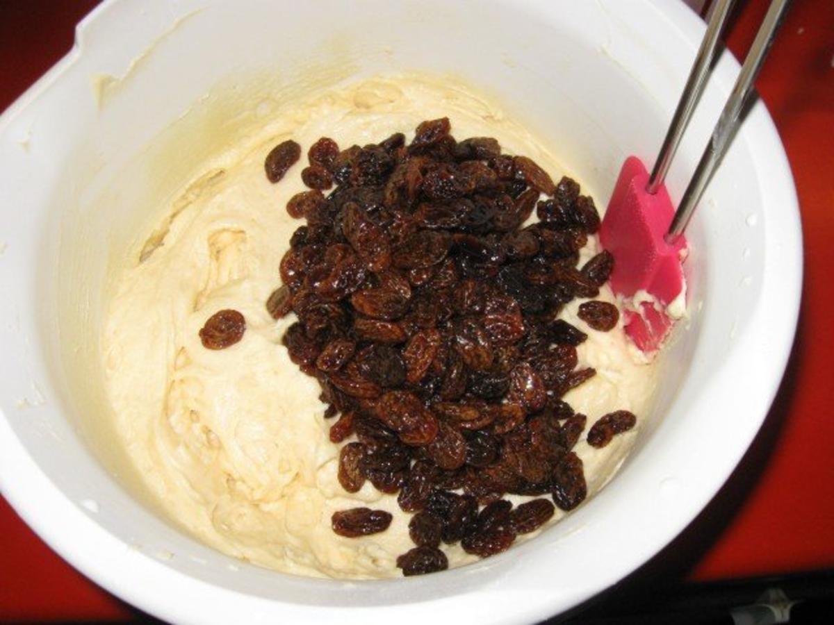 Gugelhupf mit Sultaninen - schnell &amp; einfach - von manschie