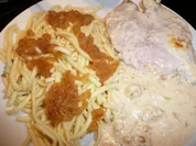 Zwiebelschnitzel mit Spätzle und Feldsalat - Rezept