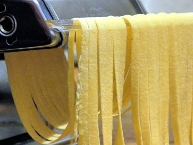 Rezept: Tagliatelle, gerösteter Paprika-Rahm, scharfe Garnelen Bild Nr. 14 Tagliatelle, gerösteter Paprika-Rahm, scharfe Garnelen - Rezept - Bild Nr. 14