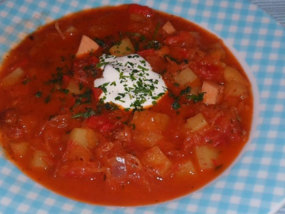 Eintöpfe/Suppen: Deftiger Kartoffel-Sauerkraut-Eintopf mit Paprika und Cabanossi - Rezept