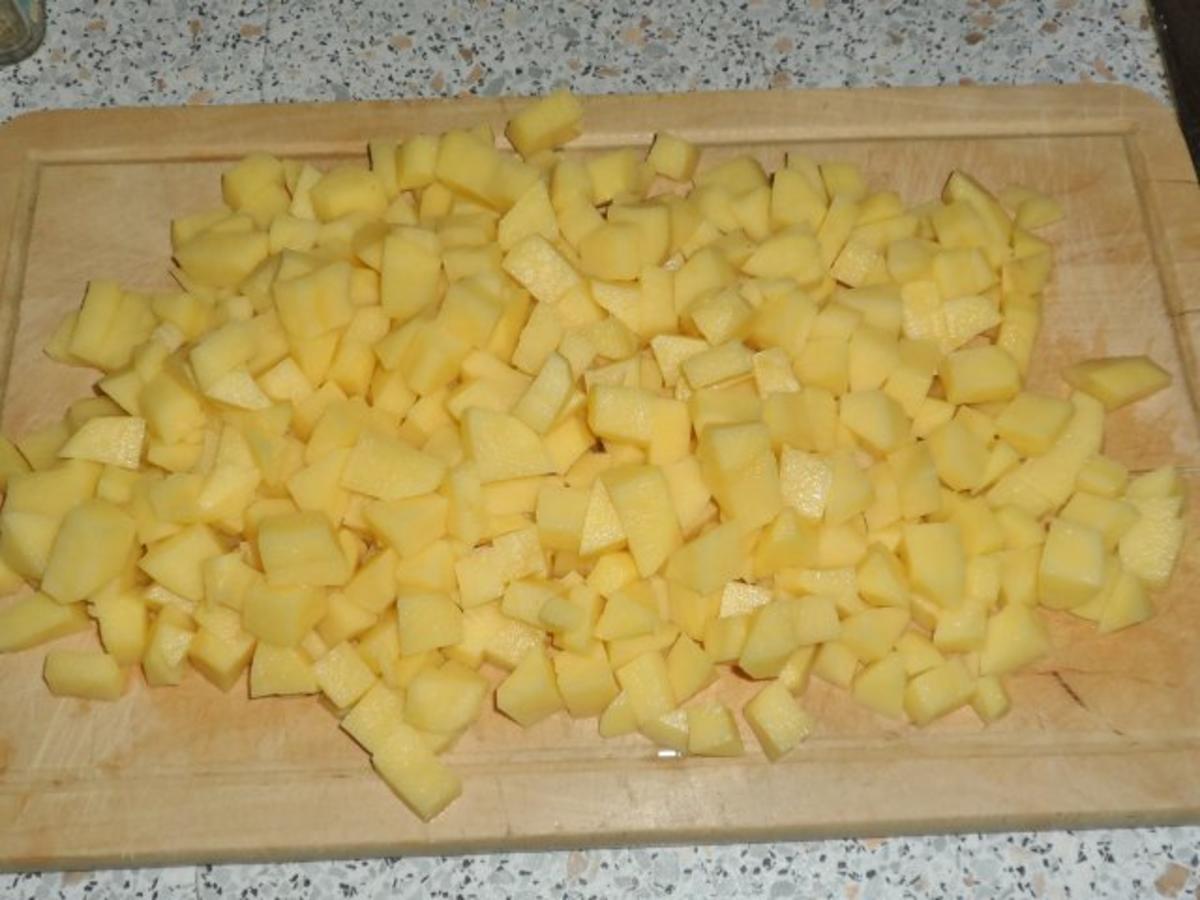 Eintöpfe/Suppen: Deftiger Kartoffel-Sauerkraut-Eintopf mit Paprika und Cabanossi - Rezept - Bild Nr. 2