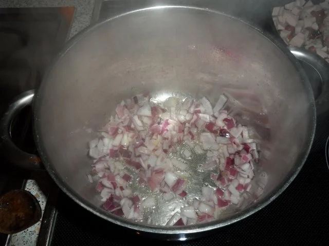 Eintöpfe/Suppen: Deftiger Kartoffel-Sauerkraut-Eintopf mit Paprika und Cabanossi - Rezept - Bild Nr. 7