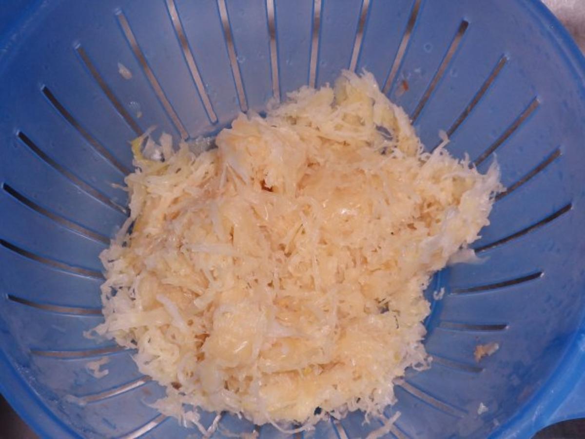 Eintöpfe/Suppen: Deftiger Kartoffel-Sauerkraut-Eintopf mit Paprika und Cabanossi - Rezept - Bild Nr. 11