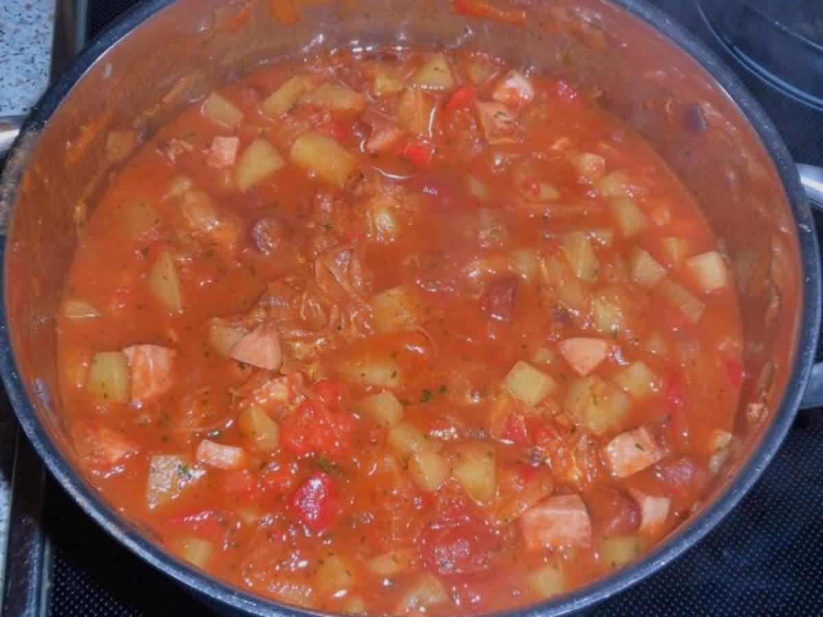 Eintöpfe/Suppen: Deftiger Kartoffel-Sauerkraut-Eintopf mit Paprika und Cabanossi - Rezept - Bild Nr. 13