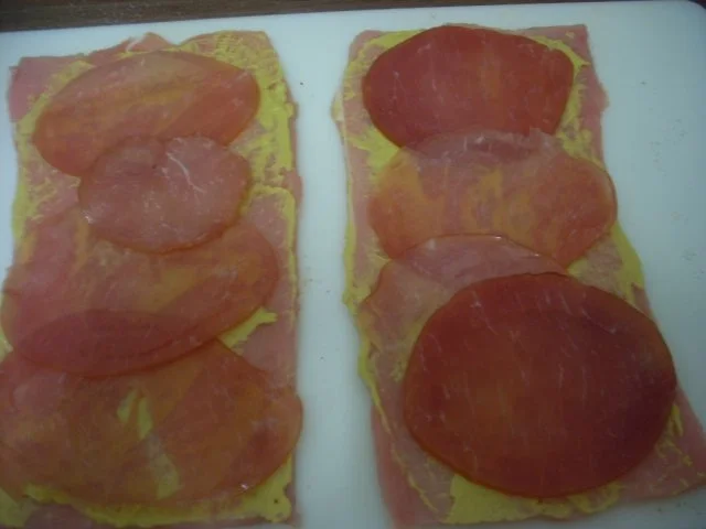 Pikant gefüllte Schweine-Roulade mit Kartoffel-Karotten-Stampf und Rahmgemüse - Rezept - Bild Nr. 4