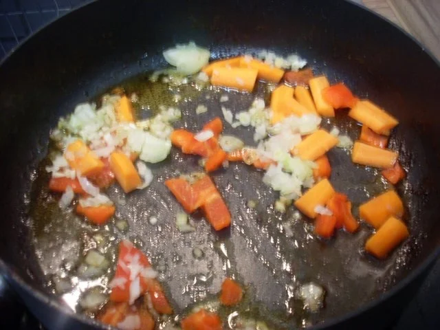 Pikant gefüllte Schweine-Roulade mit Kartoffel-Karotten-Stampf und Rahmgemüse - Rezept - Bild Nr. 11