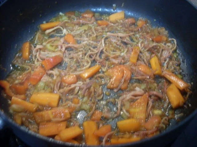 Pikant gefüllte Schweine-Roulade mit Kartoffel-Karotten-Stampf und Rahmgemüse - Rezept - Bild Nr. 13