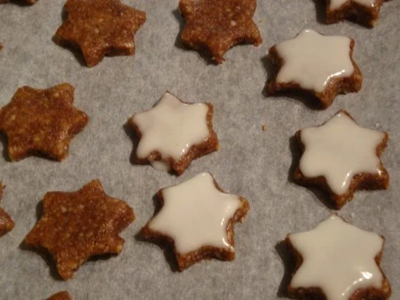 Rezept: Zimtsterne , eine Variante von Johann Lafer Bild Nr. 2 Zimtsterne , eine Variante von Johann Lafer - Rezept - Bild Nr. 2