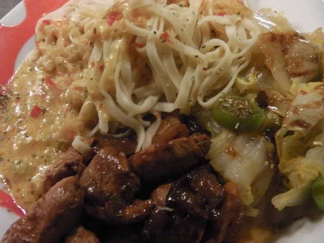 Asia: Hühnchen in "Thai Red Sauce" mit Chinakohl-Bratgemüse - Rezept - Bild Nr. 4