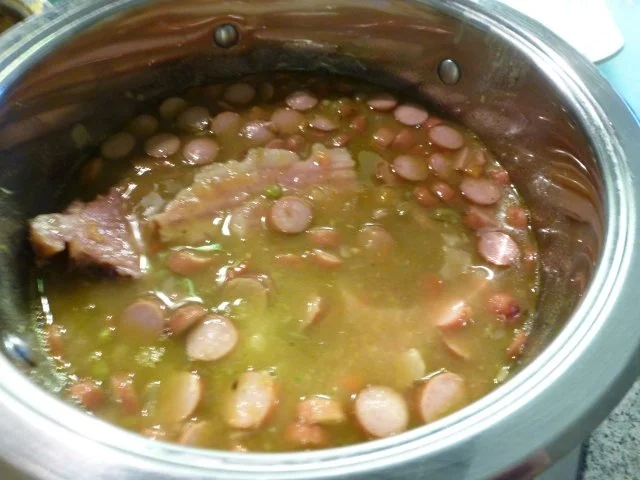 Rezept: Deftige Erbsensuppe nach Art meiner Heimat Bild Nr. 2 Deftige Erbsensuppe nach Art meiner Heimat - Rezept - Bild Nr. 2