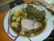Schwein: Würziger Rollbraten mit grünen Bohnen - Rezept