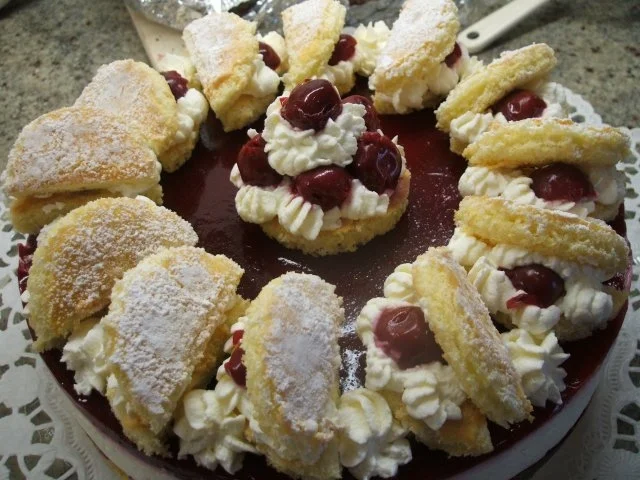 Backen: Mascarpone-Quark-Torte mit Sauerkirschen - Rezept