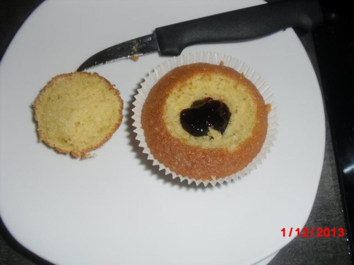 Muffin schwarz/weiß mit Johannisbeer Gelee - einfach - 249 kcal/100g