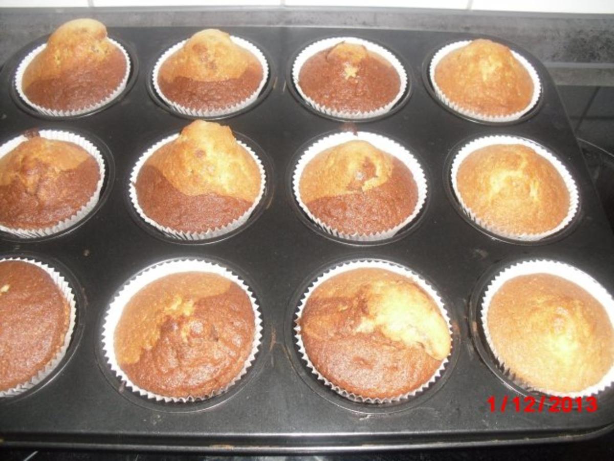 Muffin schwarz/weiß mit Johannisbeer-Gelee - Rezept - kochbar.de