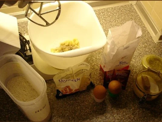 Rezept: Marzipankipferln Bild Nr. 2 Marzipankipferln - Rezept - Bild Nr. 2