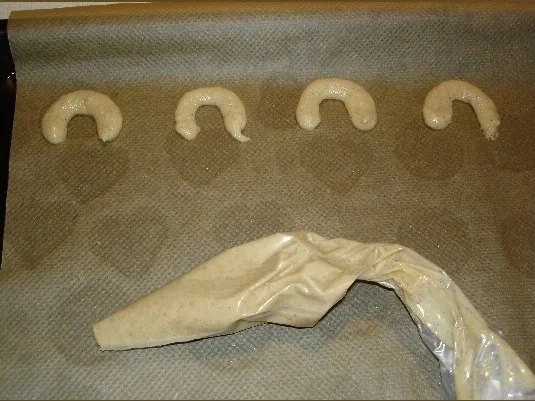 Rezept: Marzipankipferln Bild Nr. 3 Marzipankipferln - Rezept - Bild Nr. 3