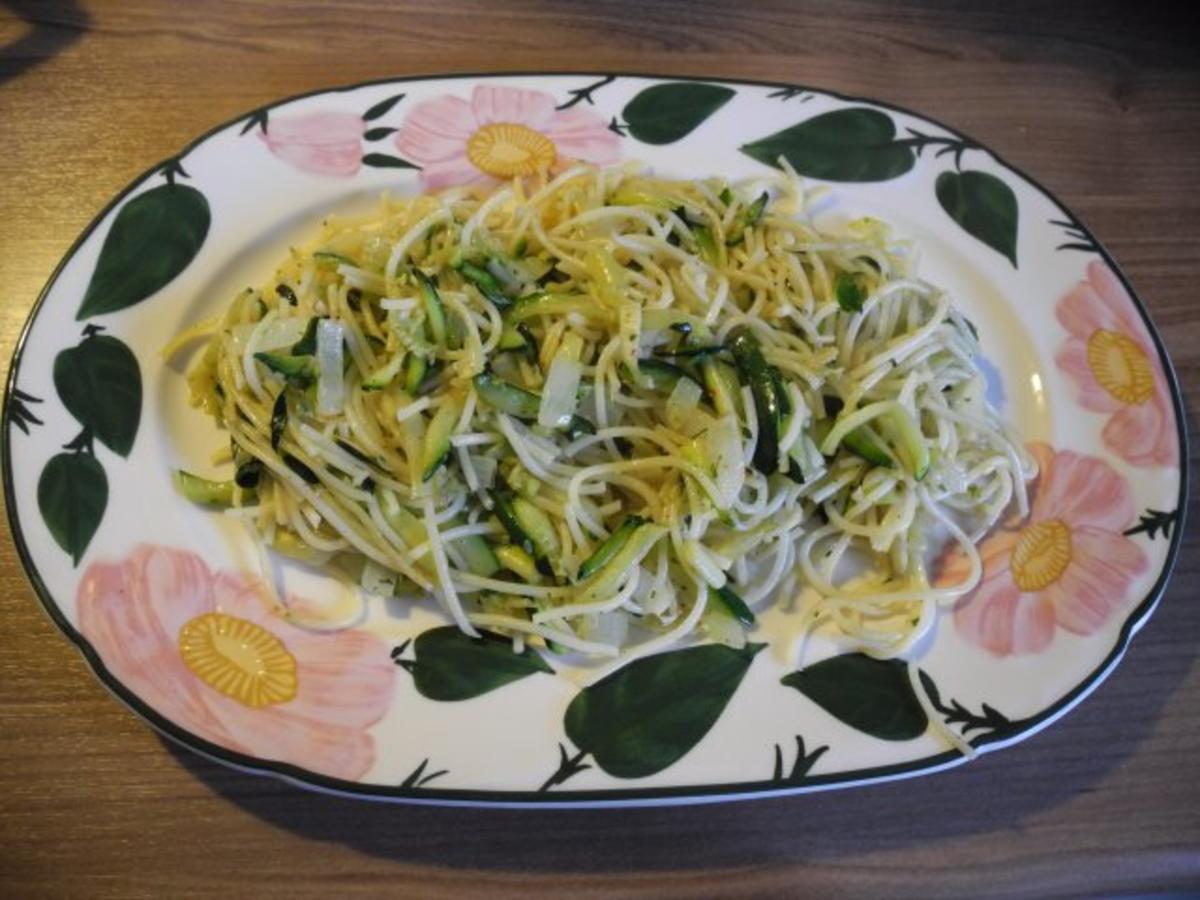 Vegan : Spaghetti - Zucchinibett - Rezept - Bild Nr. 2