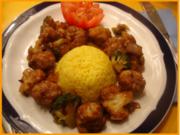 Asiatische Hackfleischbällchen mit Gemüse und gelben Reis - Rezept