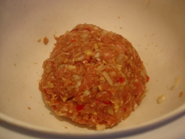 Asiatische Hackfleischbällchen mit Gemüse und gelben Reis - Rezept - Bild Nr. 4