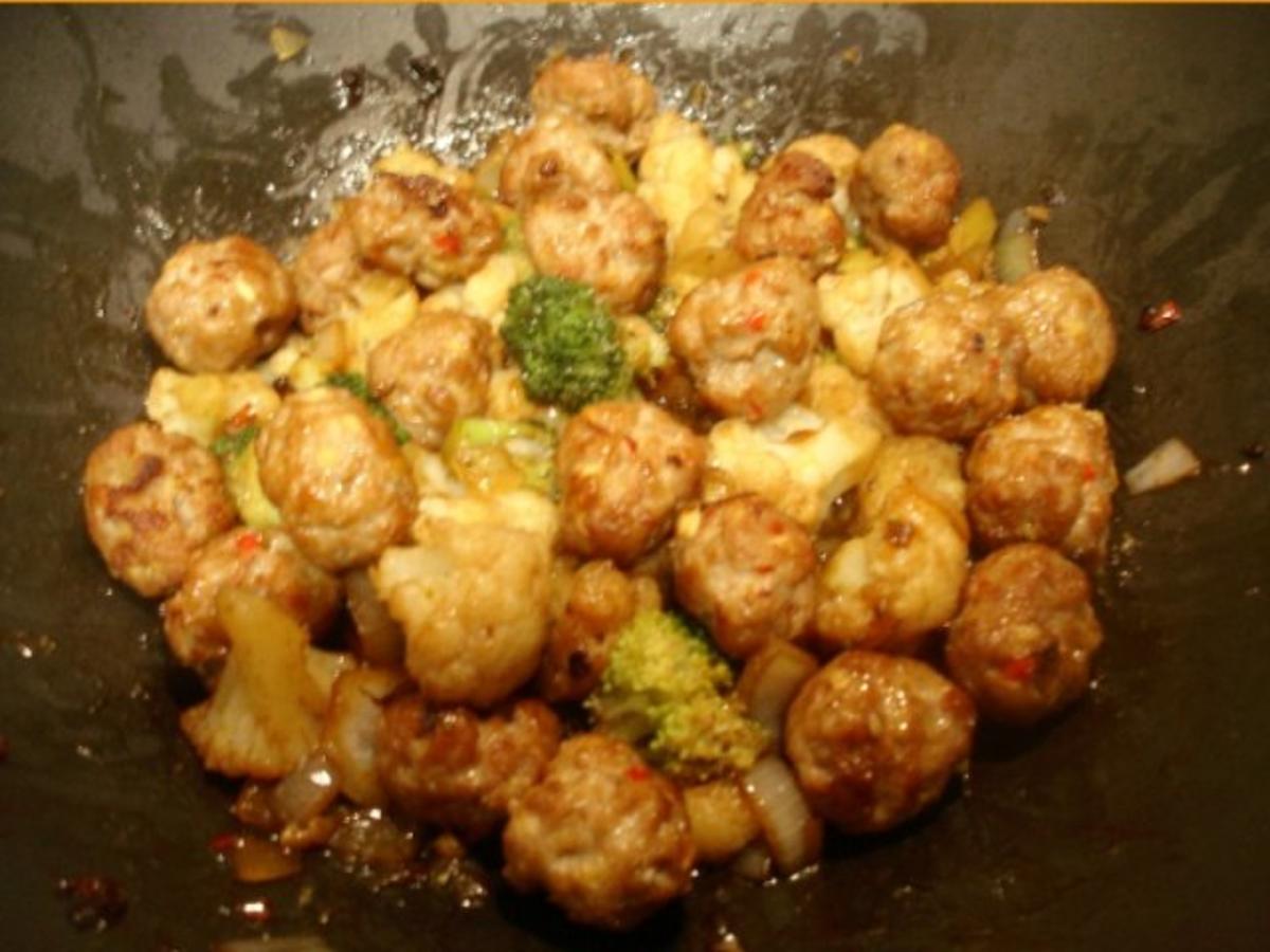 Asiatische Hackfleischbällchen mit Gemüse und gelben Reis - Rezept - Bild Nr. 14