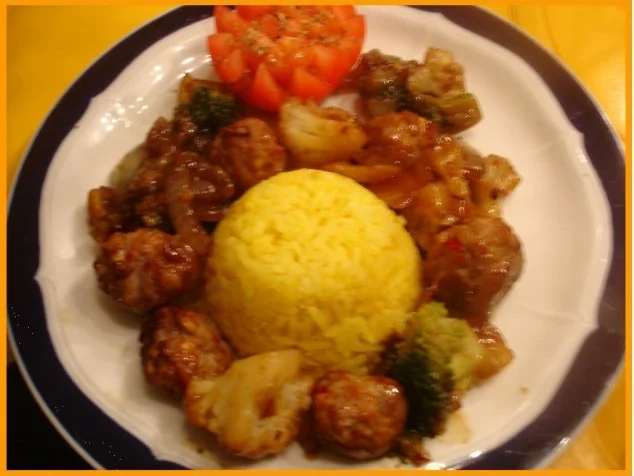 Asiatische Hackfleischbällchen mit Gemüse und gelben Reis - Rezept - Bild Nr. 15