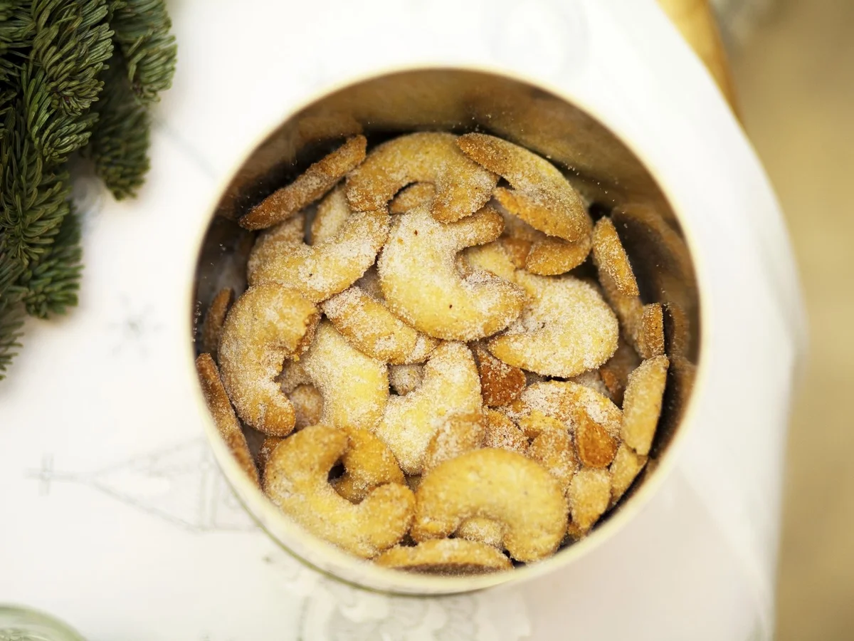 Rezept: Klassische Vanillekipferl Bild Nr. 2 Klassische Vanillekipferl - Rezept - Bild Nr. 2