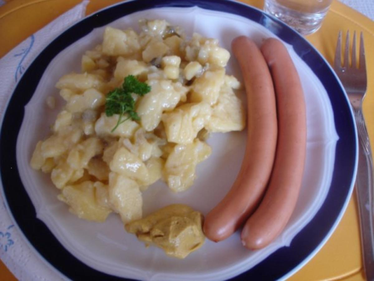 Kartoffelsalat mit Würstchen - Rezept mit Bild - kochbar.de