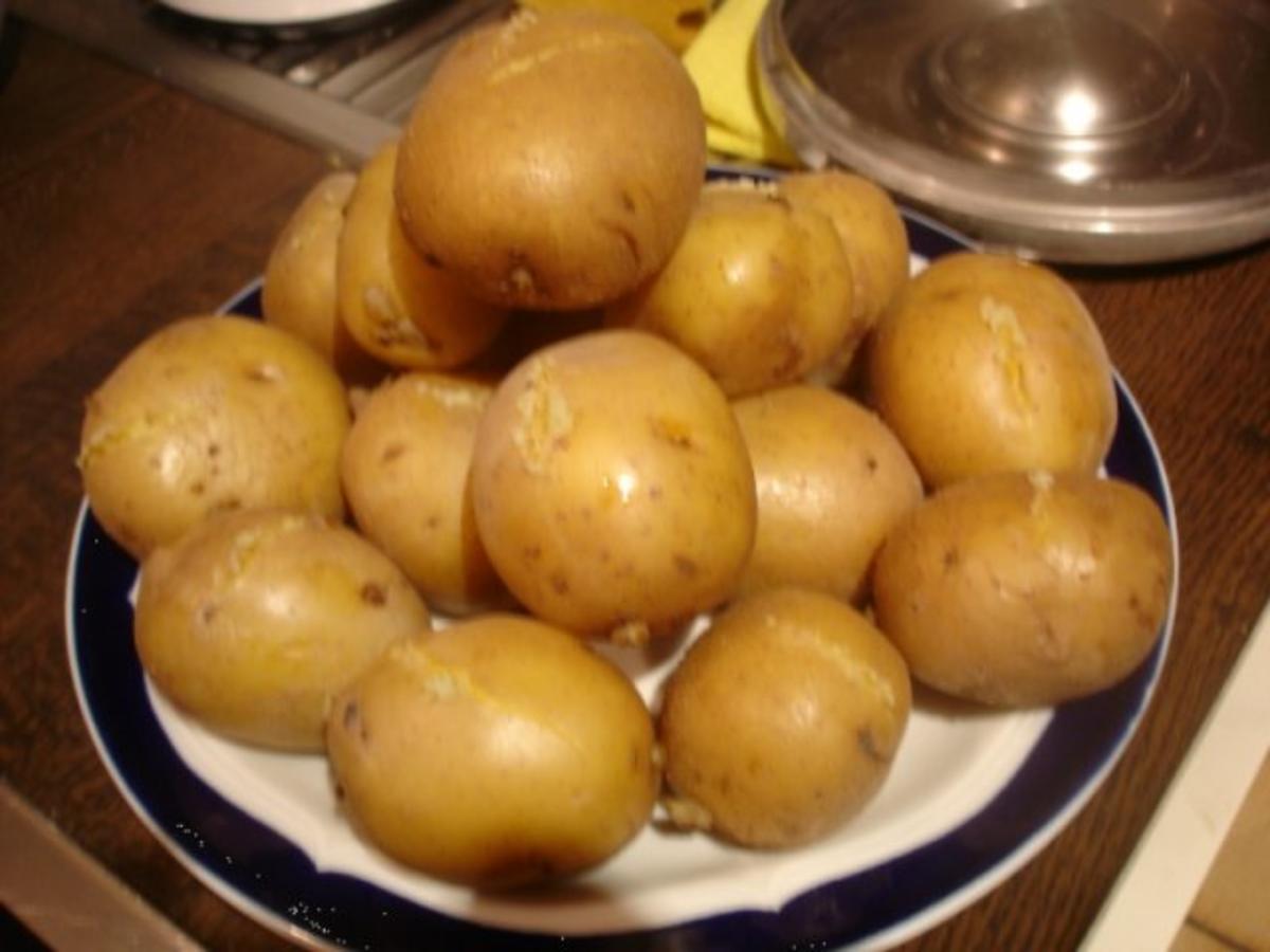 Kartoffelsalat mit Würstchen - Rezept - Bild Nr. 3