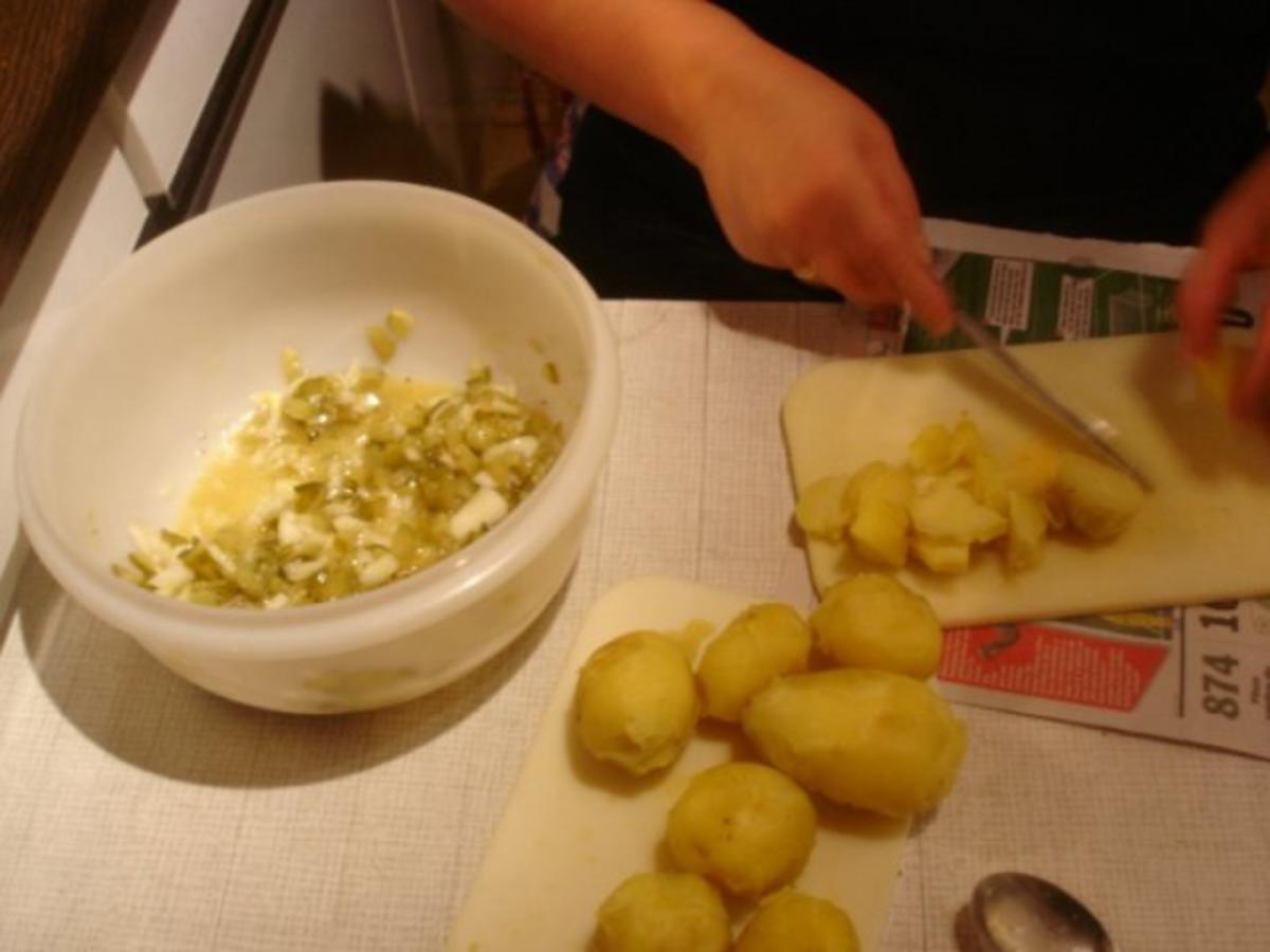 Kartoffelsalat mit Würstchen - Rezept - Bild Nr. 5