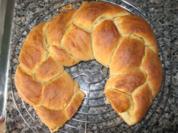salziger Hefekranz mit Butter - Rezept